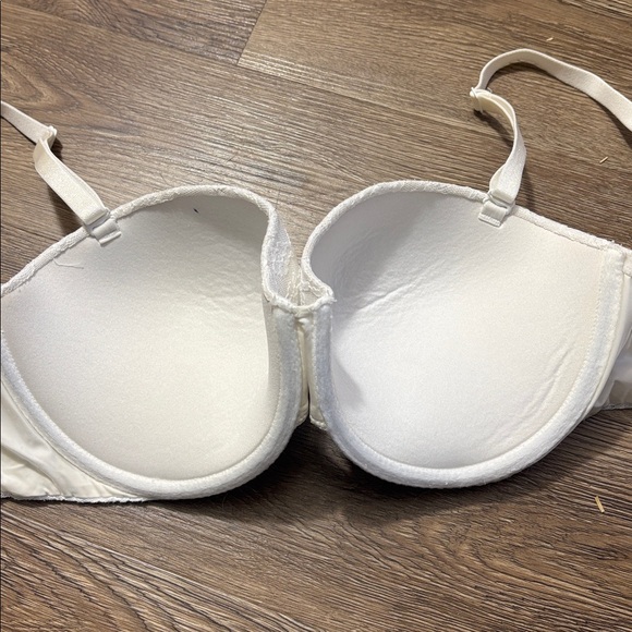 Victoria's Secret Lace Bra - Picture 3 of 4